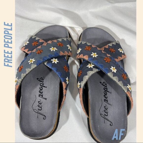 FREE PEOPLE Wildflowers Footbed Embroidered Floral Leather Slide Sandals 36 1/2 - Picture 3 of 5